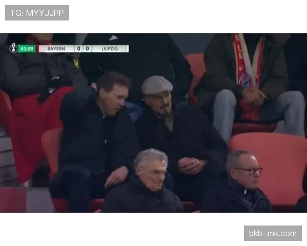 德国队主帅纳格尔斯曼现场考察维尔茨、穆西亚拉等球员状态。