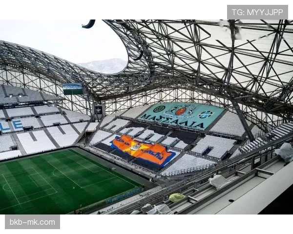 部分法甲球场开始改造角旗区广告板，以减少对战术角球的视觉干扰